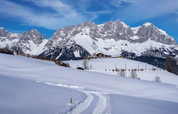 オーストリア、チロル、オーストリアの牧歌的な冬の風景 - tirol winter nature landscape ストックフォトと画像