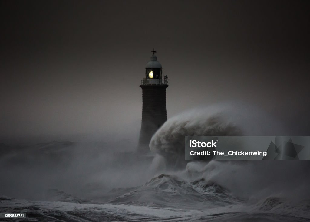 Storm Arwen batters the coastline at Tynemouth, England, with giant waves crashing against the lighthouse in the gale force winds The gale force winds from Storm Arwen cause giant waves to batter the lighthouse and north pier guarding the mouth of the Tyne in Tynemouth, England Lighthouse Stock Photo
