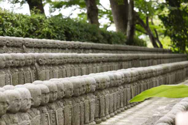 linee di jiz? statue collocate dai genitori nel tempio di hasedera - hase temple foto e immagini stock