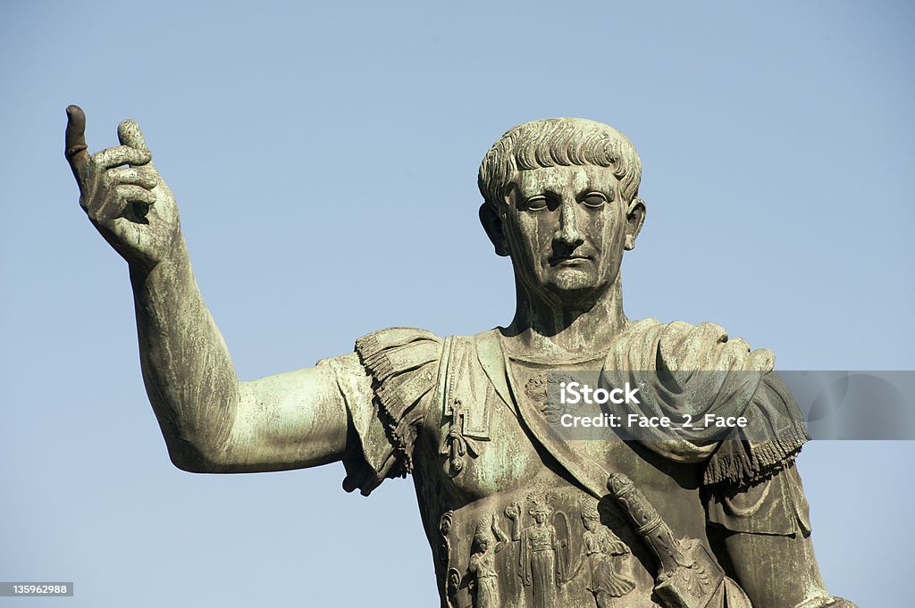 Statua di Traiano, Roma - Foto stock royalty-free di Antico - Condizione