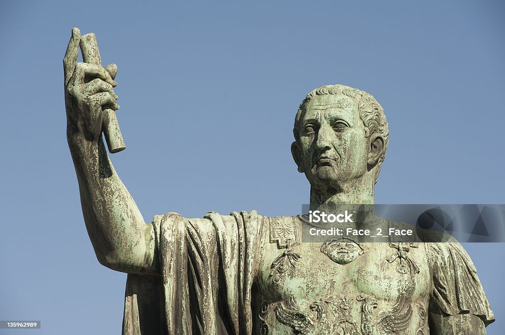 Statua di imperatore Nerva, Roma - Foto stock royalty-free di Antico - Condizione