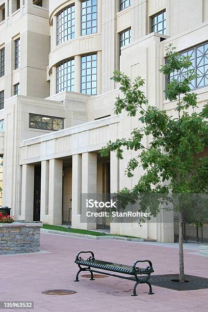 Fayette Circuit Court Building Stock Photo - Download Image Now - Adventure, Architecture, Bench
