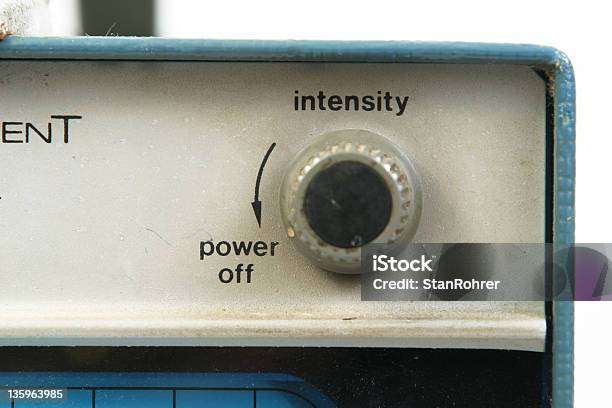 Intensità Manopola - Fotografie stock e altre immagini di Calibrazione - Calibrazione, Laboratorio, Ampio