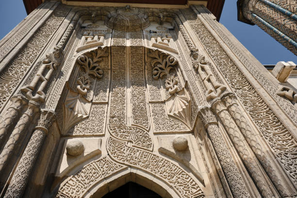 piękna grawerura, sztuka grawerska przy bramie meczetu ince minareli - seljuk zdjęcia i obrazy z banku zdjęć