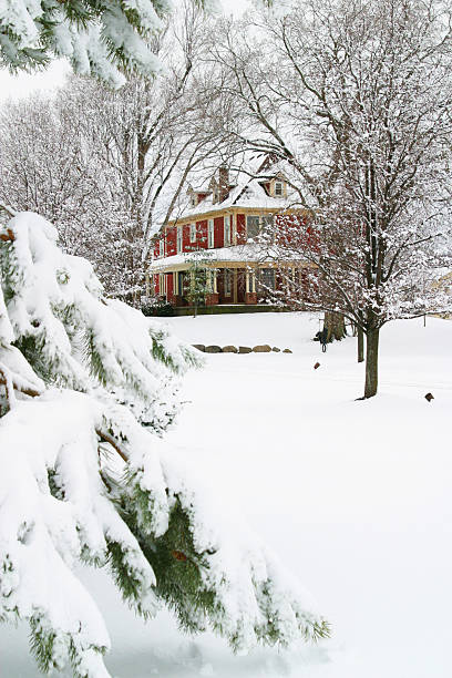istock Red Farmhouse In The Winter Snow 135966322