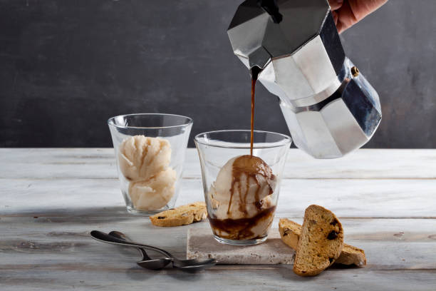 preparación del affogato - espresso coffee coffee maker italian culture fotografías e imágenes de stock