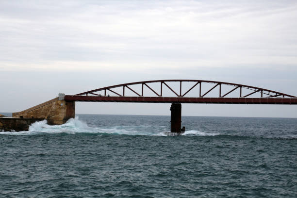 st elmo bridge grand harbor - st elmo - fotografias e filmes do acervo