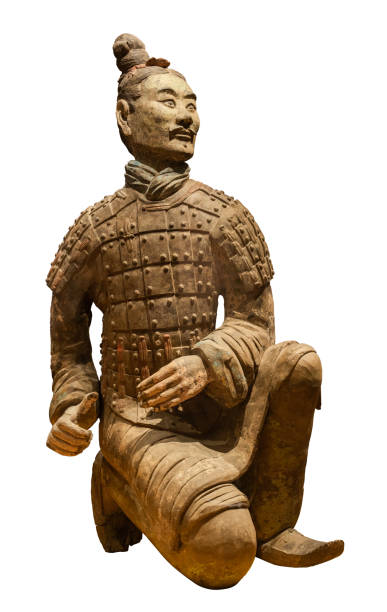 백인 배경에 고립 된 고대 중국 테라코타 군인 - terracotta soldiers xian terracotta tomb 뉴스 사진 이미지