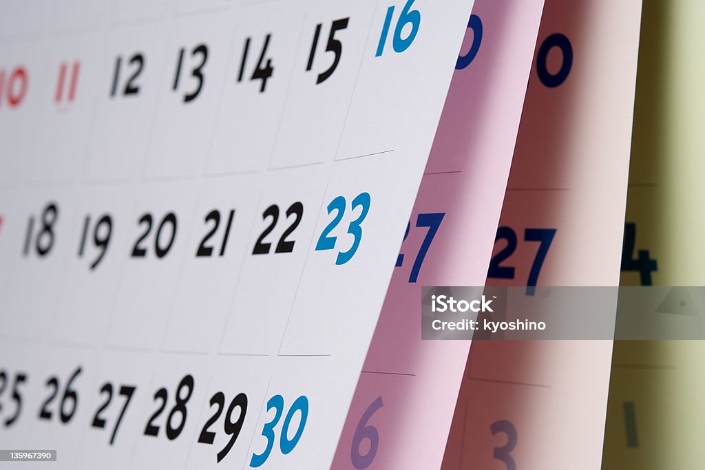 Primo piano di aprire il calendario con bassa profondità di campo - Foto stock royalty-free di Agenda