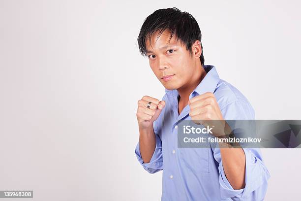 Fighting Geschäftsmann Stockfoto und mehr Bilder von 25-29 Jahre - 25-29 Jahre, Erwachsene Person, Farbbild