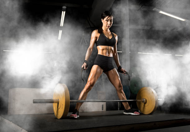 woman workout with barbell at gym - muscle build imagens e fotografias de stock