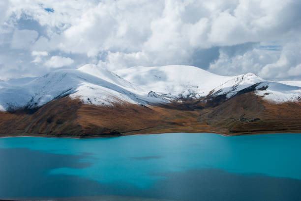 istock Yamdrok Yamtso lake, Tibet 1359780552