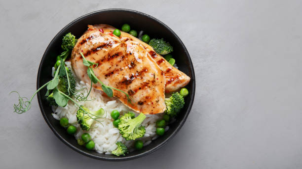 istock Grilled chicken with green vegetables and rice. 1359797719