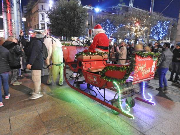 santa in dublin stadt - republic of ireland horse irish culture riding stock-fotos und bilder