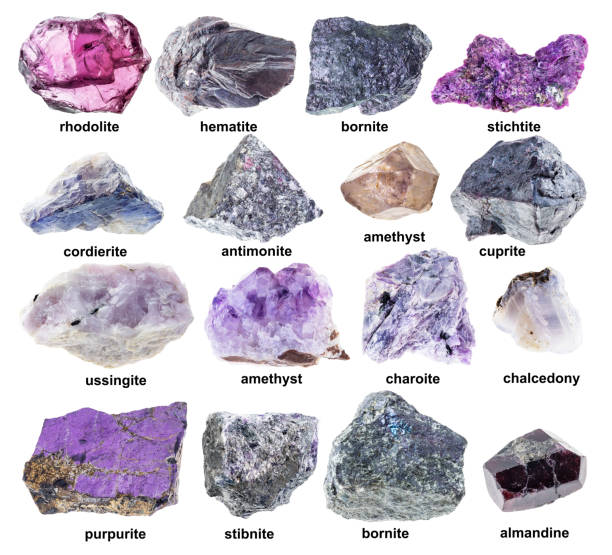 грубый шароит (шароитит) камень на белом - rough amethyst gem iolite стоковые фото и изображения