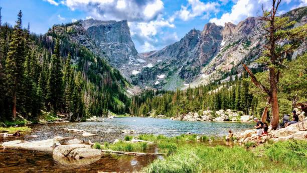 dream lake, parco nazionale delle montagne rocciose, colorado, stati uniti - rocky mountain national park foto e immagini stock