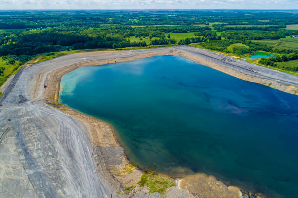 vista aérea de la mina de carbón subterránea - tailings fotografías e imágenes de stock