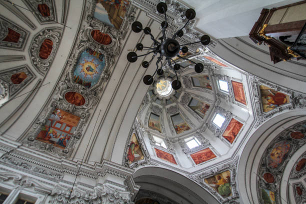 malerisches fresko im berühmten salzburger dom - indoors cathedral salzburg cathedral salzburg stock-fotos und bilder