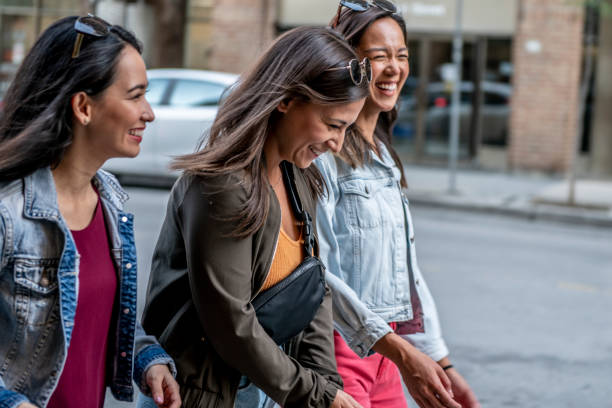istock Girlfriends in the City 1359904679