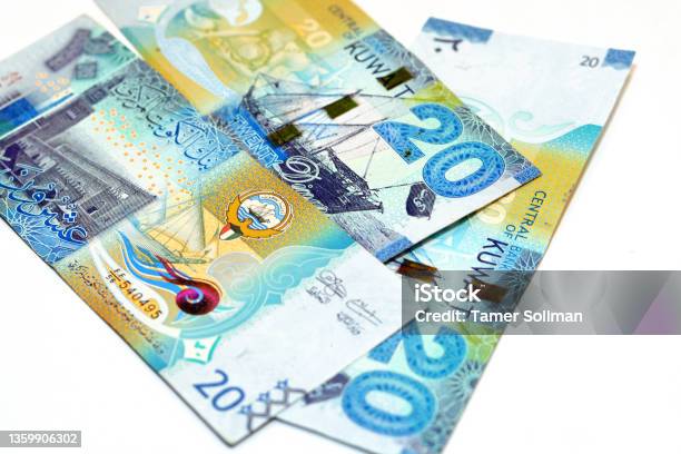Twenty Kuwaiti Dinars Bill Banknote 20 Kwd Features Seif Palace A Dhow Ship Kuwaiti Pearl Diver And Alboom Traditional Kuwaiti Dhow Ship Stock Photo - Download Image Now