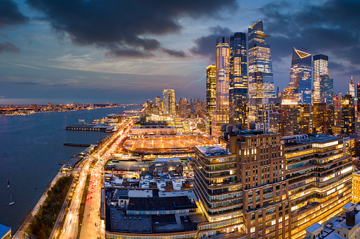 Panorama aéreo del horizonte de la ciudad de Nueva York al atardecer photo