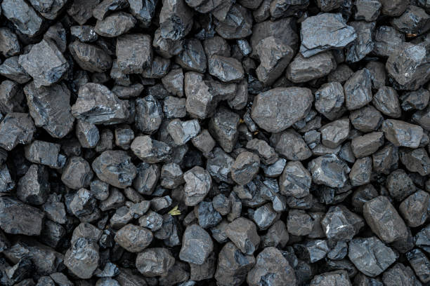 a heap of brown natural coal background - lignite imagens e fotografias de stock