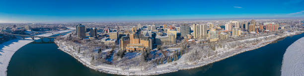 downtown aerial in saskatoon - bessborough imagens e fotografias de stock