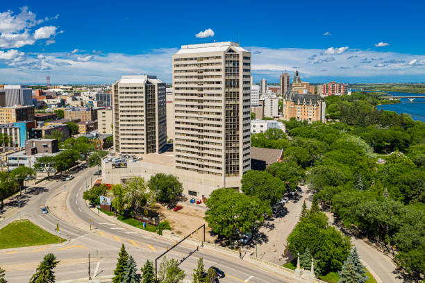 downtown aerial in saskatoon - bessborough imagens e fotografias de stock