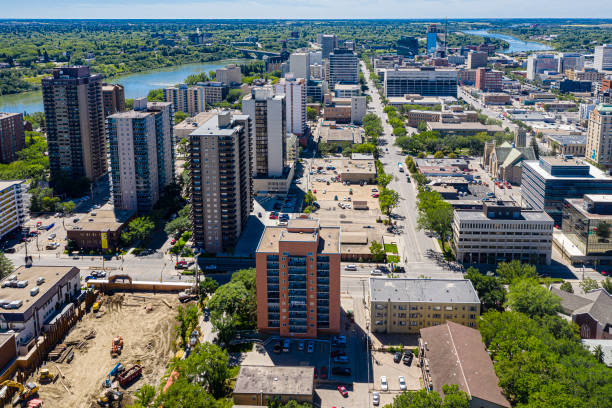 downtown aerial in saskatoon - bessborough stock-fotos und bilder