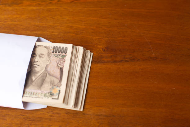 A lot of ten thousand yen bills.