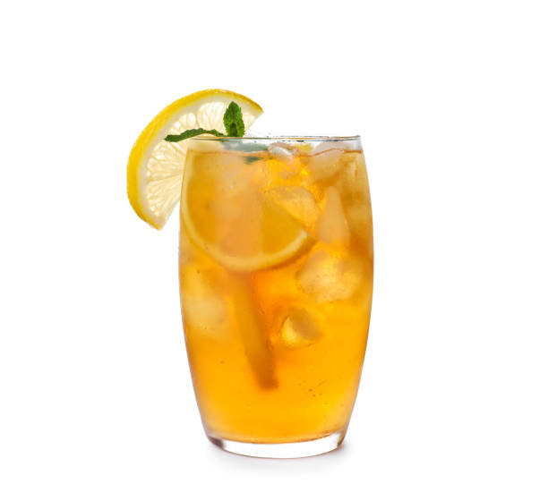 вкусный чай со льдом в стакане на белом фоне - ice tea ice cube ice tea стоковые фото и изображения