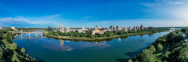 downtown aerial in saskatoon - bessborough stock-fotos und bilder