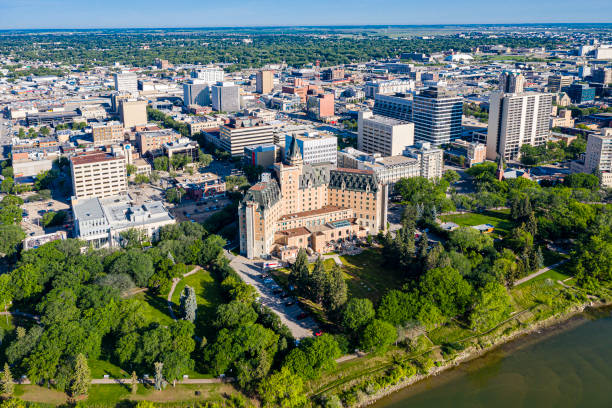 downtown aerial in saskatoon - bessborough stock-fotos und bilder