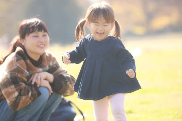 istock Smiley parent and child 1360024056