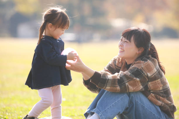 istock Smiley parent and child 1360024195