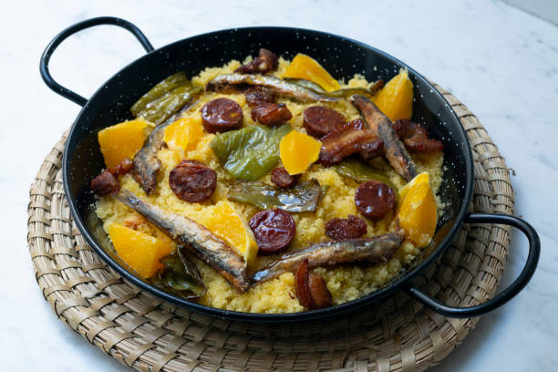 pan rallado con chorizo, pimiento verde, naranja, tocino y anchoas fritas. tapa tradicional española. - spanish cuisine fotografías e imágenes de stock