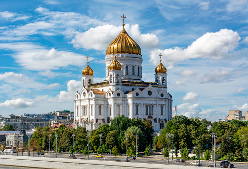 Cathedral of Christ the Savior (Khram Khrista Spasitelya) and Moskva river, Moscow, Russia