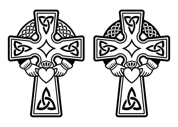 클라다링과 아일랜드 셀틱 십자가 - 심장과 손 벡터 디자인 세트 - 아일랜드세인트 패트릭의 날 축하 - tied knot celtic culture cross shape cross stock illustrations