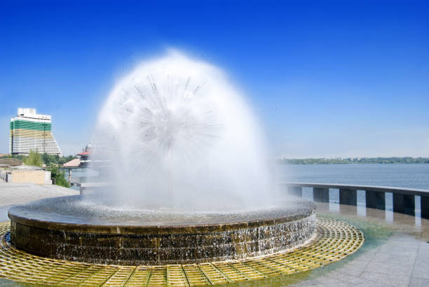 istock wonderful fountain 1360159960