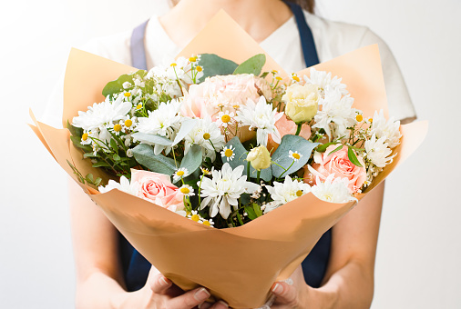 florist woman holding a bouquet of flowers