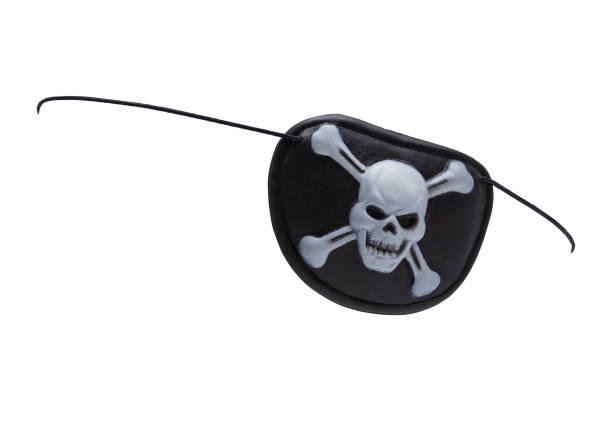 пиратская глазная повязка - pirate eye patch black skull and bones стоковые фото и изображения