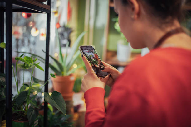 istock Promoting the flower shop 1360243081