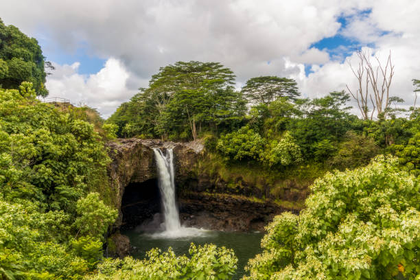 wailuku river state park, isola di big, hawaii - hawaii islands big island waterfall nobody foto e immagini stock