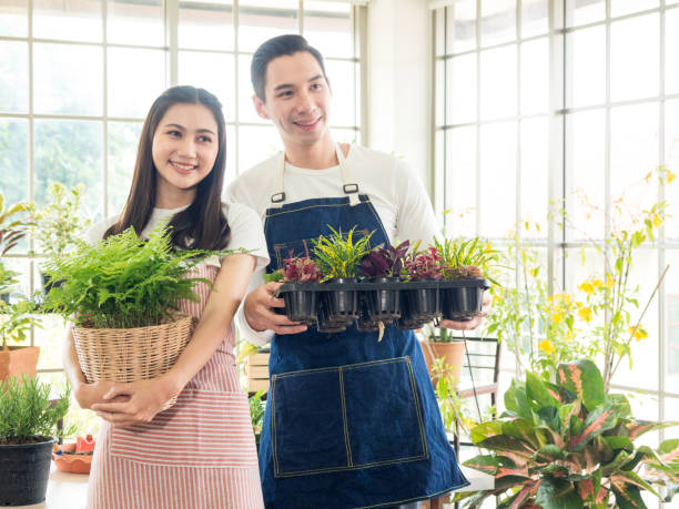 istock plants Couple Graden 1360248188
