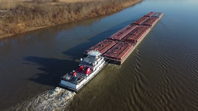 Towboat on Ohio River near Portsmouth, OH