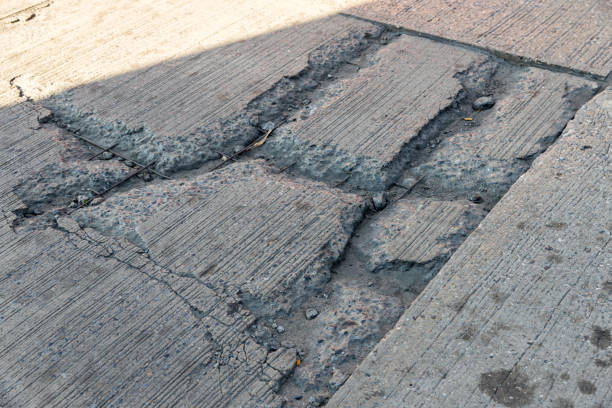 crack in concrete street textured background. old concrete cement with cracks . - 15851 imagens e fotografias de stock