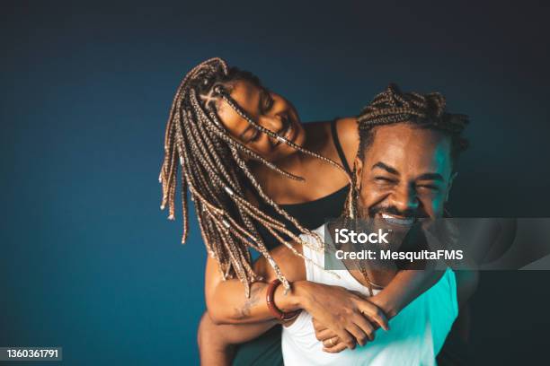Foto de Afro Coople Em Estúdio e mais fotos de stock de Casal - Casal, Estilo de Vida, Brasil