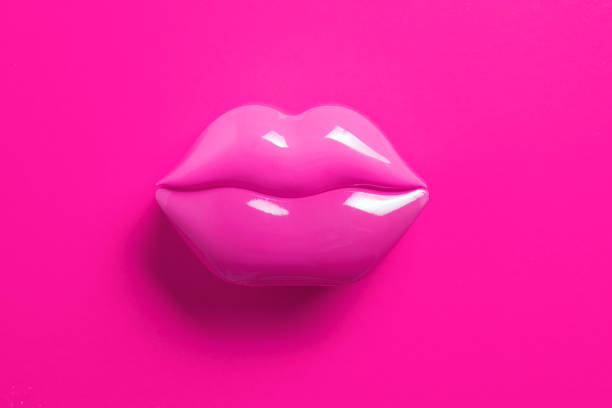 Closeup of a beautiful woman's pouting lipshttp://195.154.178.81/DATA/shoots/ic_783233.jpg