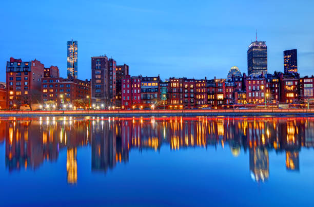 チャールズ川沿いのボストンのバックベイ地区 - boston back bay residential district house ストックフォトと画像