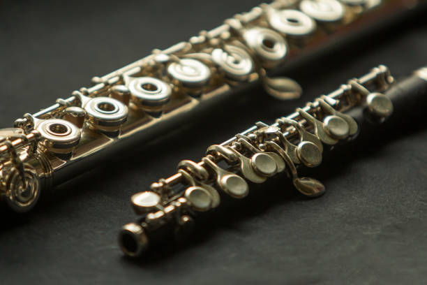 楽器ピッコロフルートと真鍮フルート。 - flute musical instrument music key ストックフォトと画像